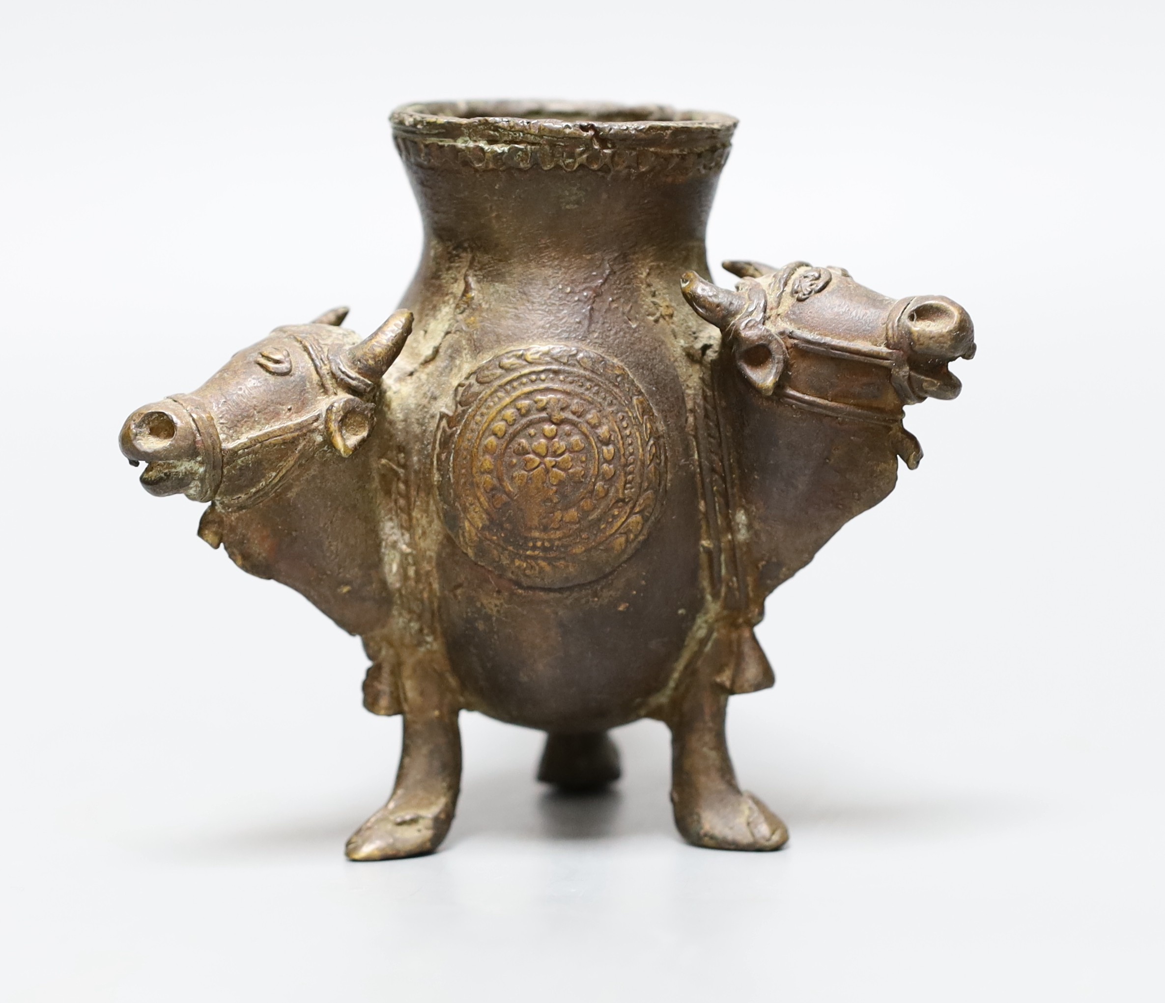 An Indian bronze ox monopdia vessel, 11cms high